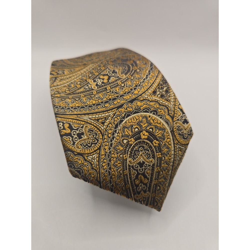 Geoffrey Beene 100% Silk Tie Gold Paisley 3.25 X 59 in